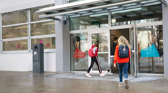 Eingang_neuhof_Privat_Schulen