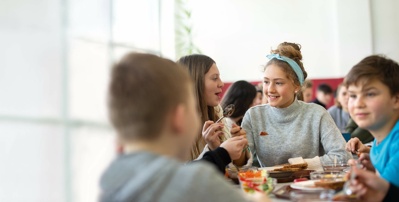 Schulverpflegung_schueler_mittagspause